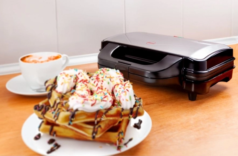Non-stick plates for easy cleaning