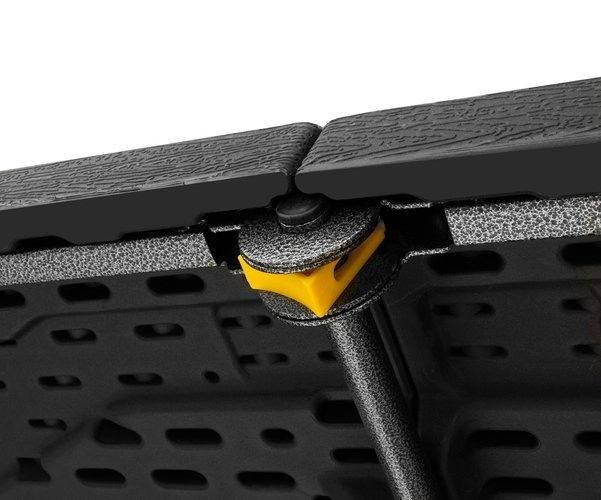 Stable steel construction with safety lock