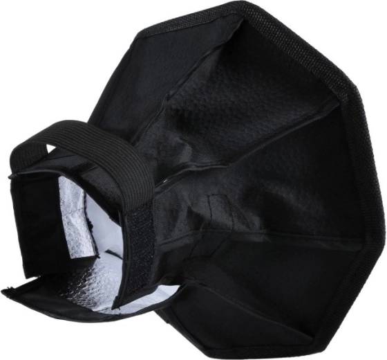Easy mounting on most flashes