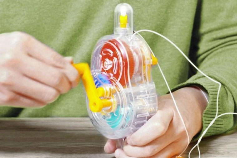 Hand-crank generator
