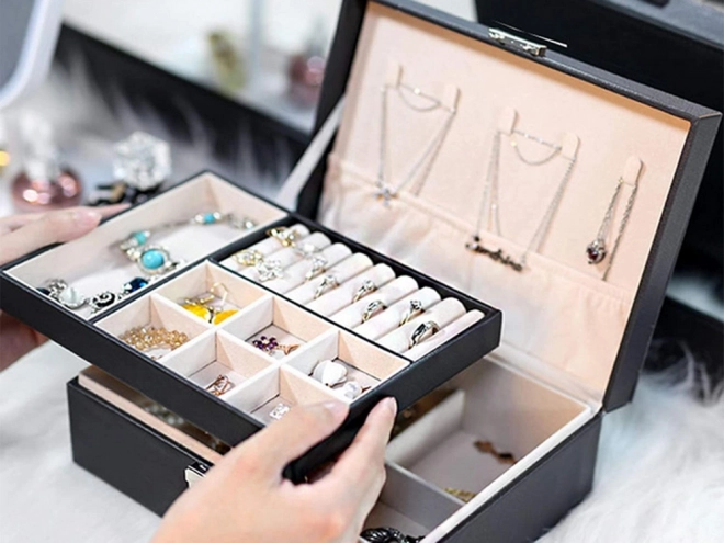 Elegante astuccio organizer per gioielli con chiave