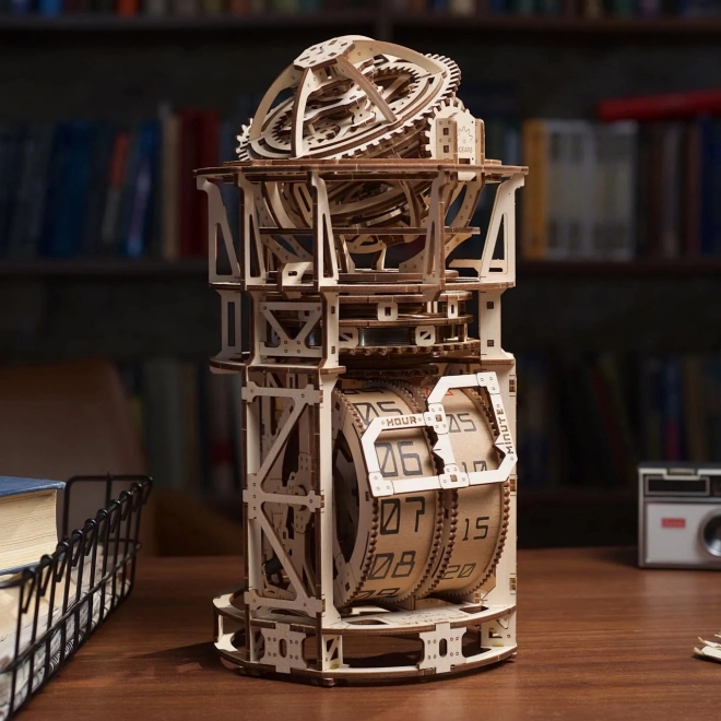 Modello meccanico in legno Ugears con tourbillon