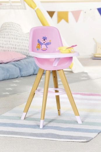 Spacious tray for feeding and crafting