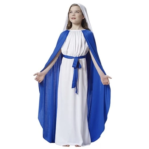 Authentic look with cloak and veil