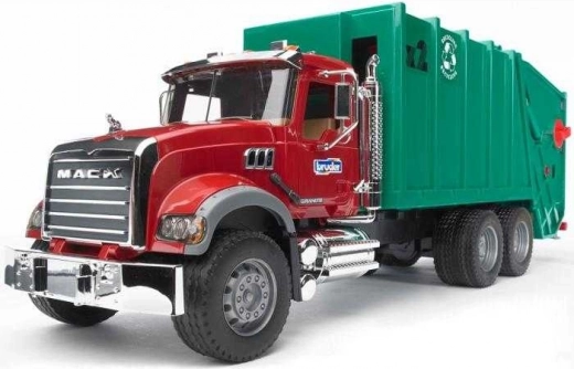 Realistic MACK cab details