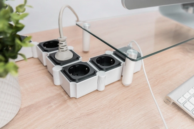 Ciabatta multipresa ufficio flessibile con 4 prese e 2 porte USB