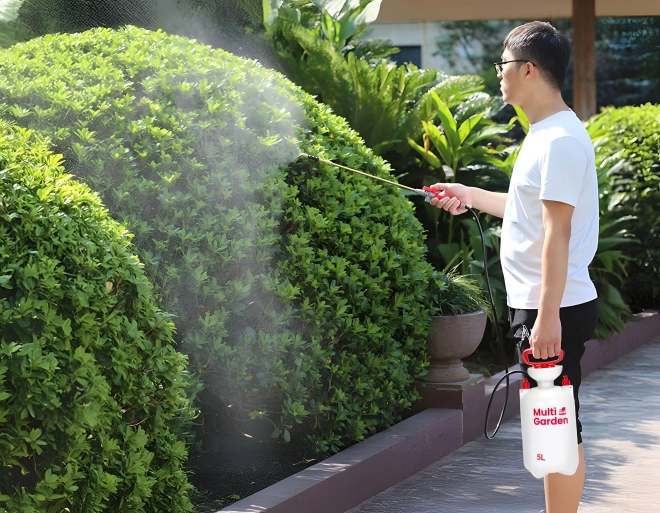 Garden Pressure Sprayer 5L with Long Lance by MultiGarden