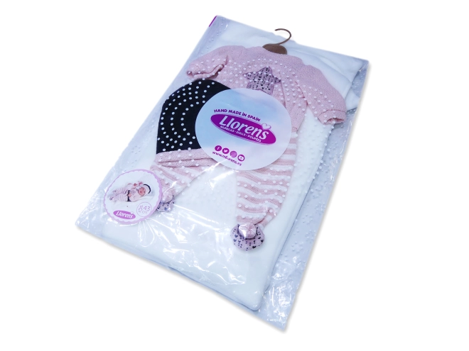 Coordinated 3-piece set with blanket