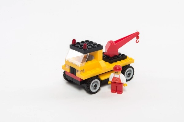 Construction vehicle with rotating arm