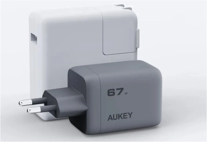 Aukey PA-C3 Comet Mix 3 GaN ultra-fast wall charger 67 W 3x USB (2x USB-C and 1x USB-A)