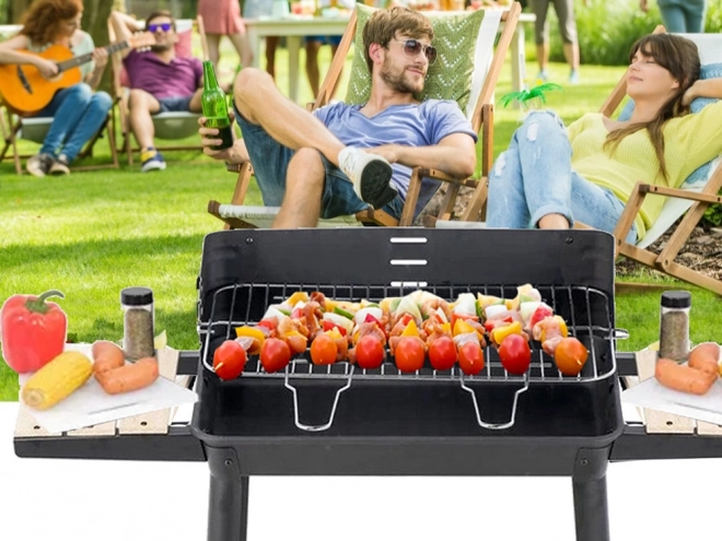 Velký zahradní gril na dřevěné uhlí