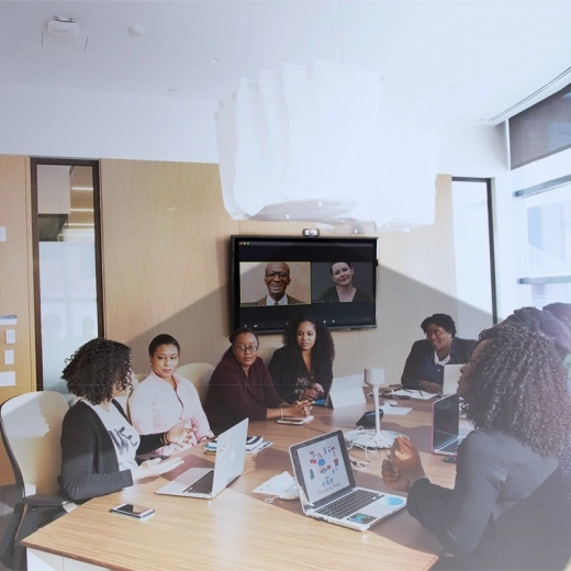 Širokoúhlý záběr 120° pro celý tým