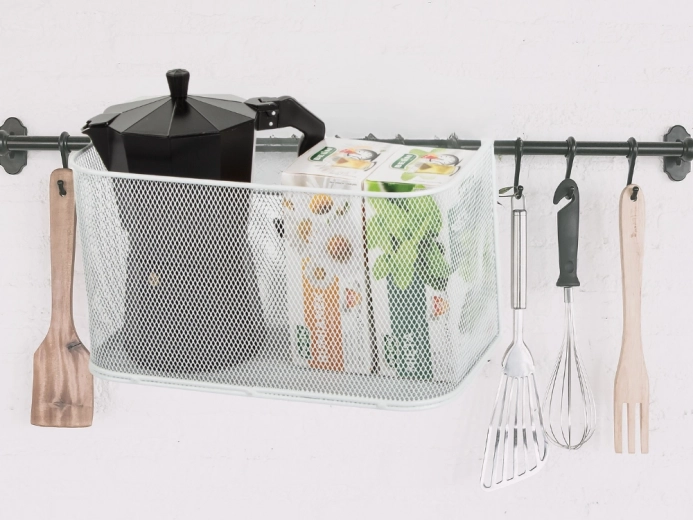 Airy and transparent metal mesh
