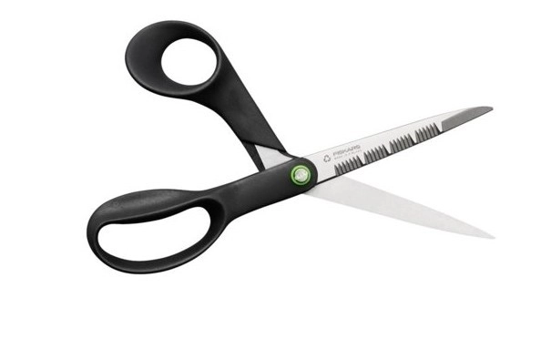 Kitchen scissors functional form renew by Fiskars