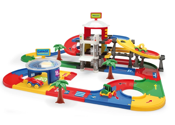 Well-equipped set for realistic play