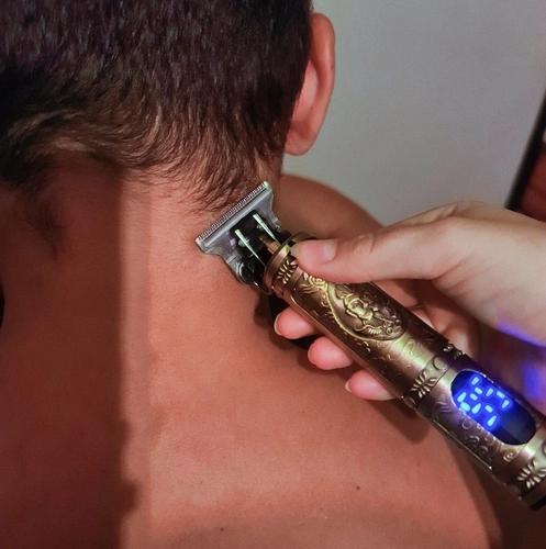 Precise T-blade for sharp lines and detailing