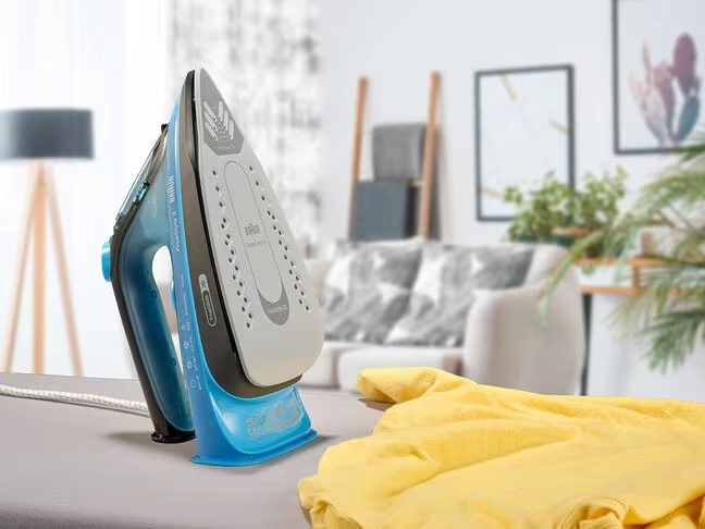 Steam Iron with FreeGlide 3D Technology