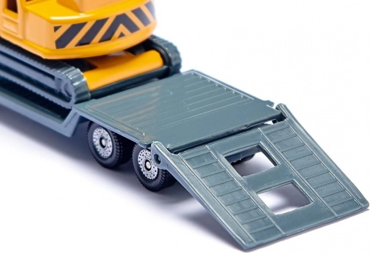 Odpojitelný přívěs se sklopnou rampou