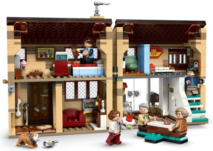 Opening house with conservatory
