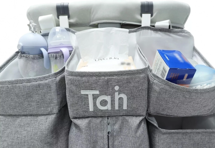 Organizzazione chiara e tasche in rete per i piccoli oggetti