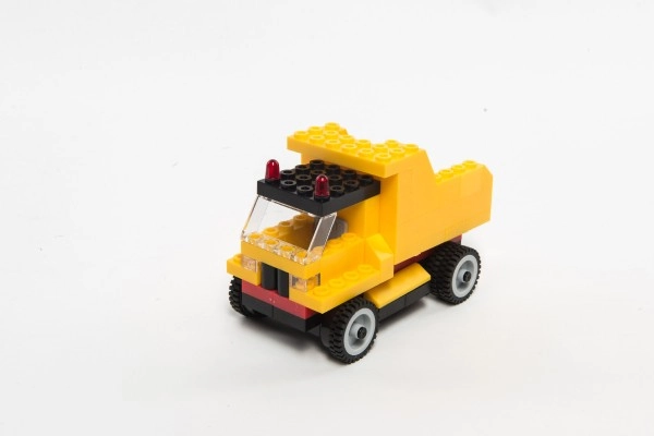 Dump truck for realistic play
