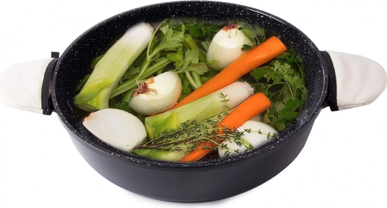 Sturdy handles and heat-resistant mitts