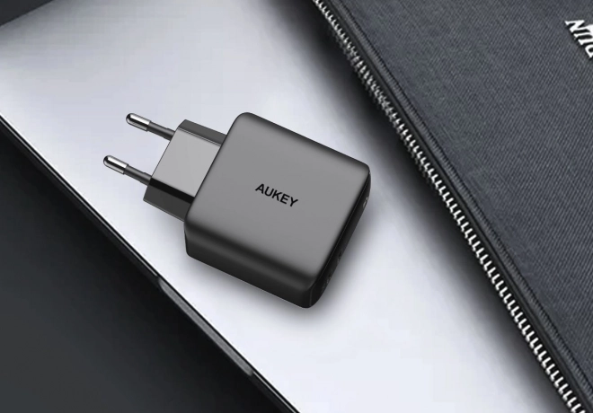 Aukey omnia duo smart compact charger