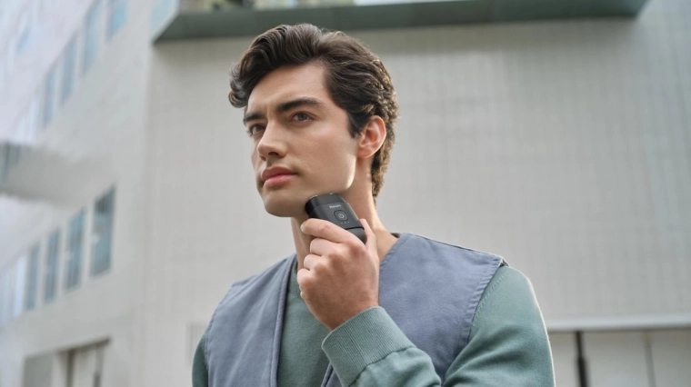 Le testine 3D flottanti seguono i contorni del viso