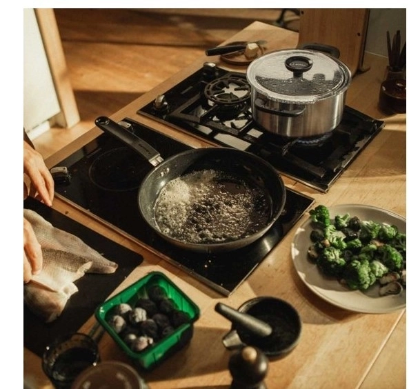Ceramic Frying Pan 26cm by Fiskars