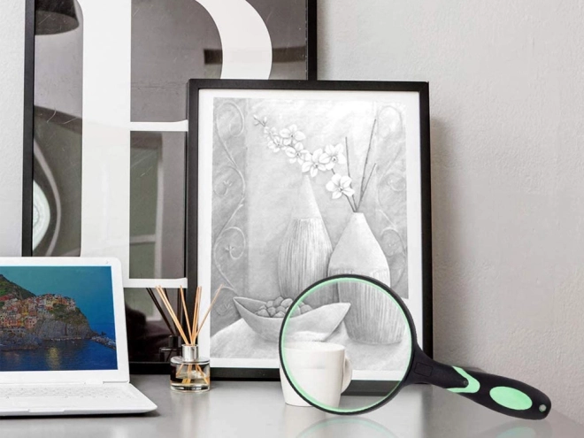 Classic magnifying glass with 50mm lens