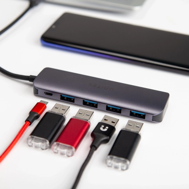 USB razdelilec 4x USB 3.1 Gen1 mikroUSB napajanje