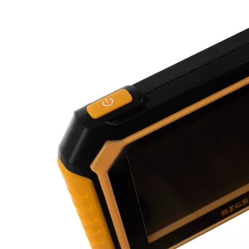 Jasný 4,3" LCD displej v těle zařízení