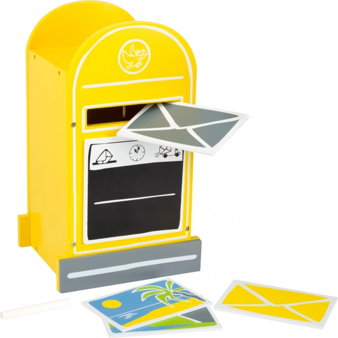 Cassetta postale in legno con lettere