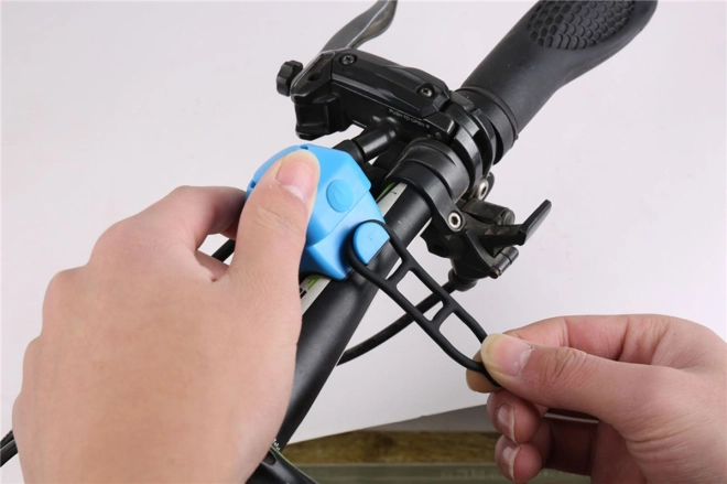 Easy installation on most handlebars