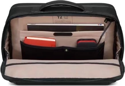 Prostor pro 16″ notebook a chytrá organizace