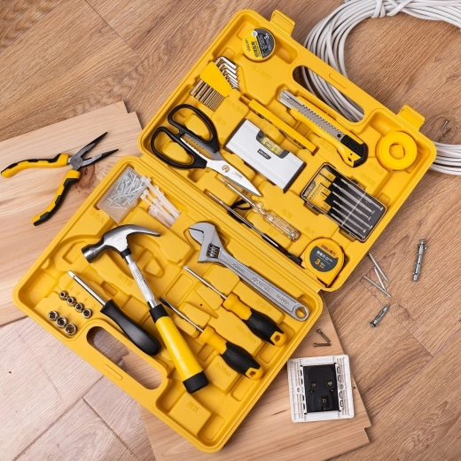 Diverse household tools