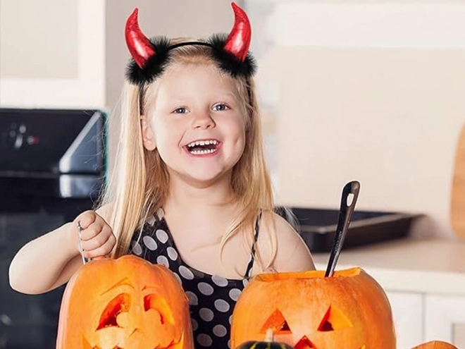 Čelenka s ďábelskými rohy na Halloween