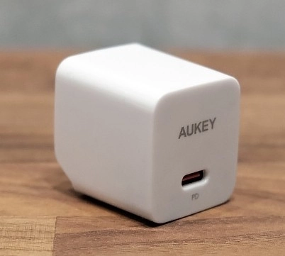 Biela mini nabíjačka Aukey USB-C 20W PD