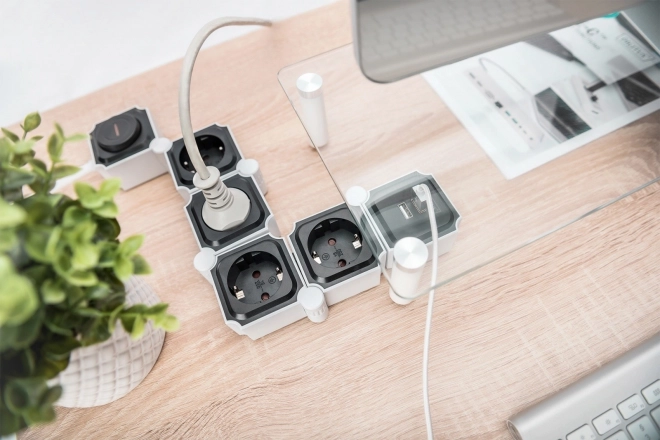 Ciabatta multipresa ufficio flessibile con 4 prese e 2 porte USB