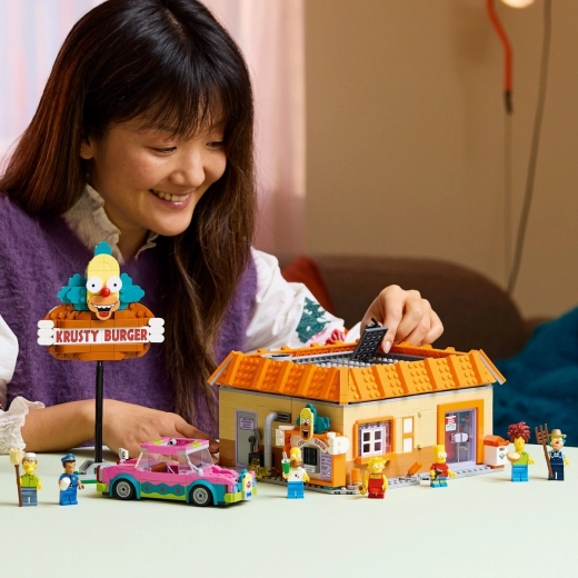 Minifigures of fan‑favorite characters