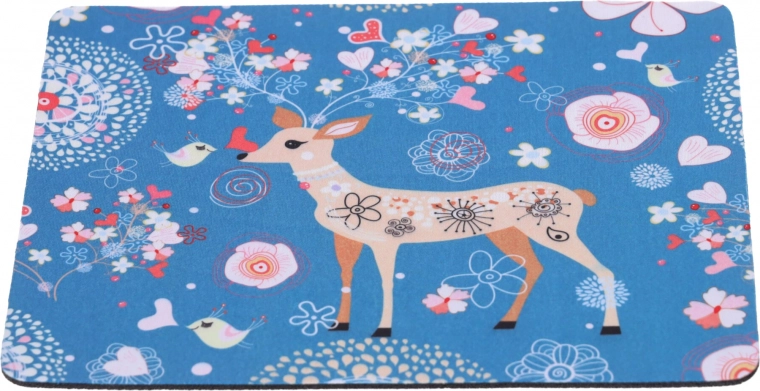 Non-slip base for stability on the desk