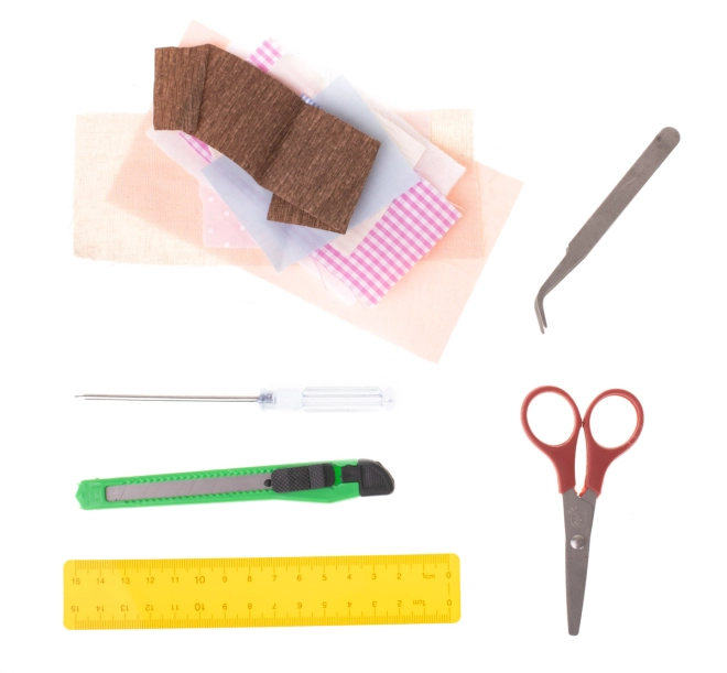 DIY sada s nástroji a lepidlem