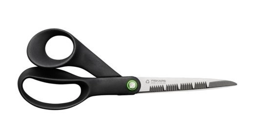 Kitchen scissors functional form renew by Fiskars