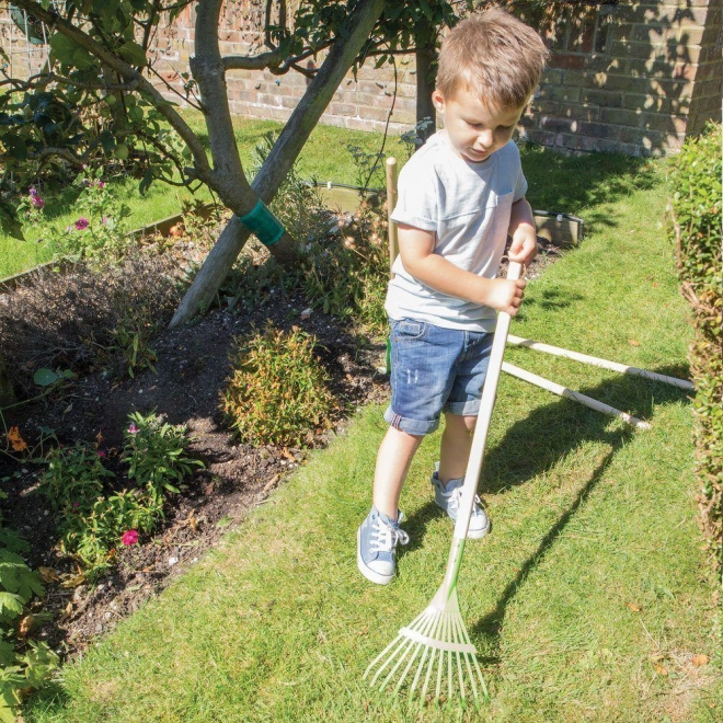 Lightweight and easy to handle for small hands