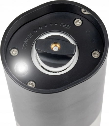 Adjustable coarseness and LED light for precise seasoning