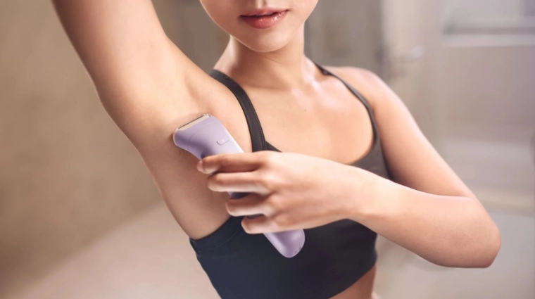 Rasatura delicata e precisa con protezione della pelle