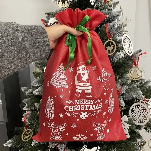 Sets von vier Weihnachtsgeschenktaschen