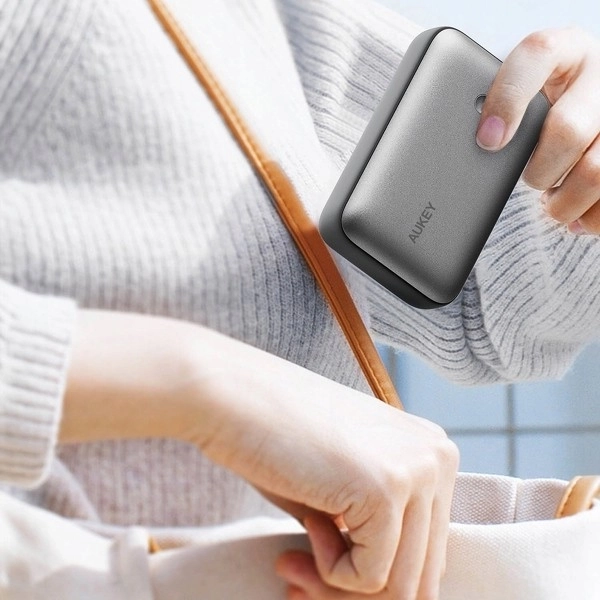 Mini power bank Aukey with 20000mAh capacity and fast charging QC 3.0