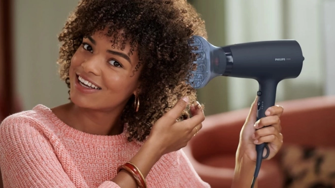 Hairdryer with diffuser
