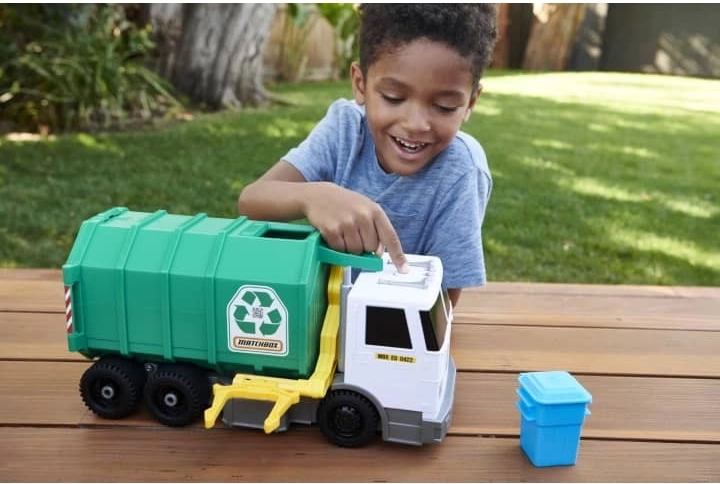 38 cm size and durable design for loads of fun